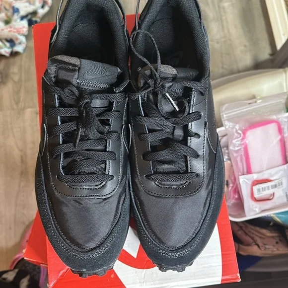 Woman’s Nike waffle debut - Picture 2 of 8